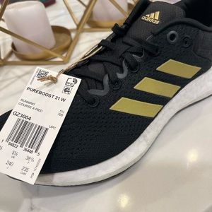 Adidas Women’s Pureboost 21 (size 7)